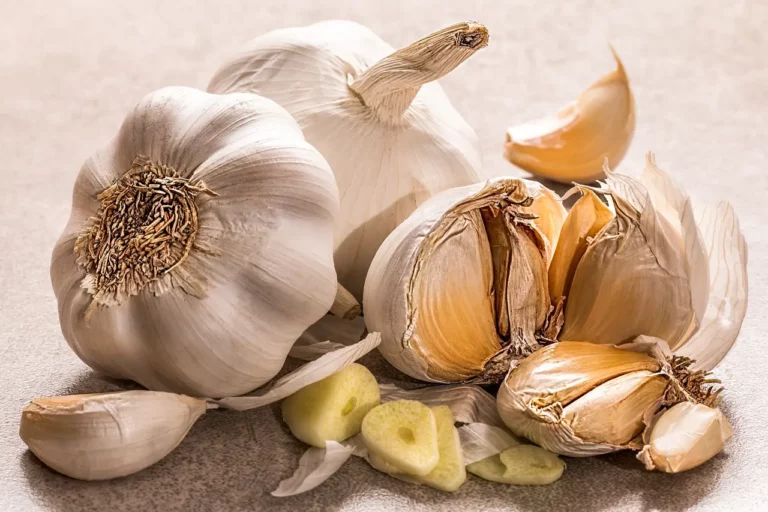 Garlic Benefits and Side Effects (Nutritional Information, Precautions, How to Eat, Recommended Intake)