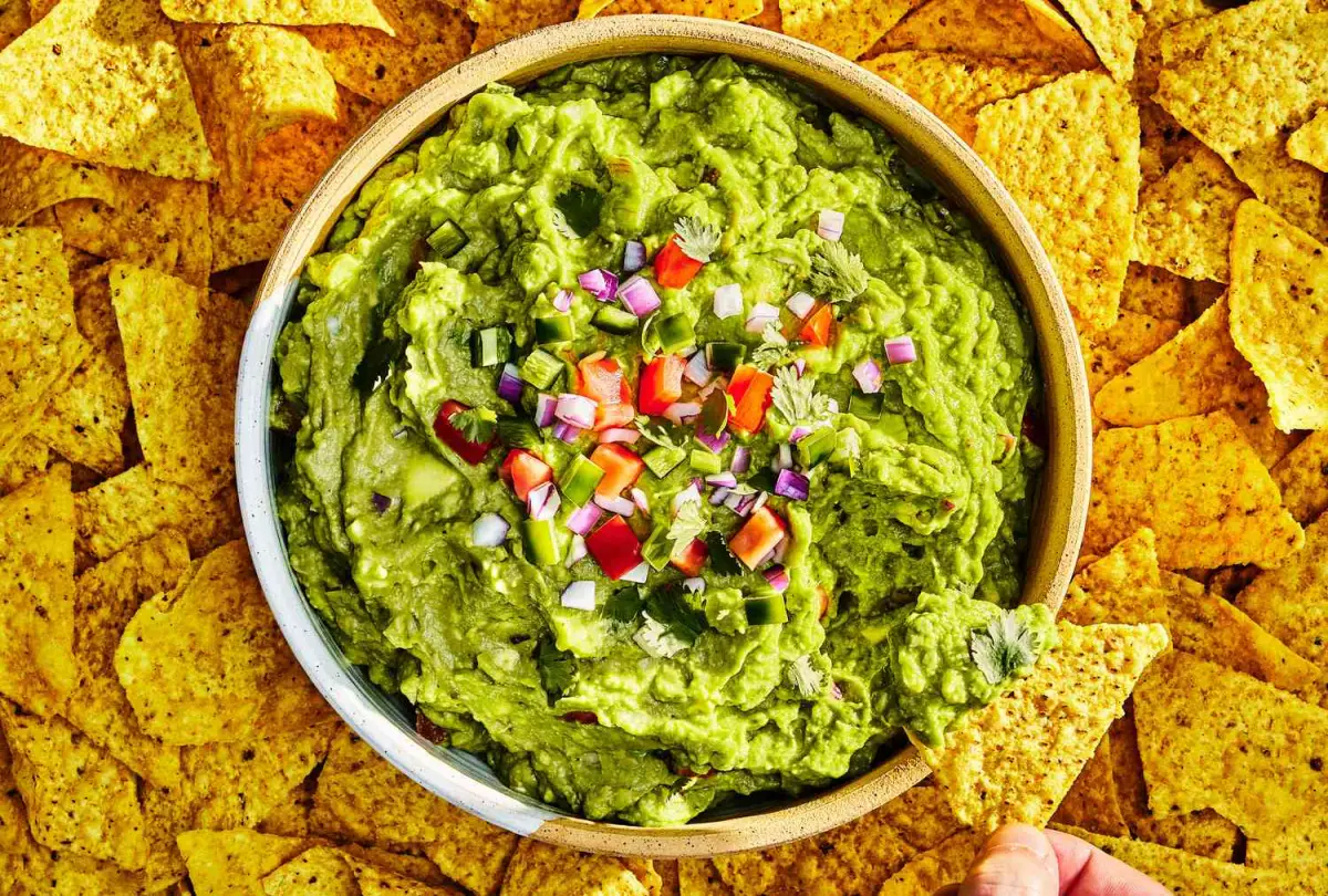 guacamole for a crowd FT RECIPE0125 624c884187d44062ae4fb86794d0769